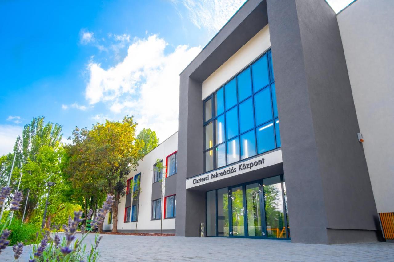 Ciszterci Rendezvenykoezpont Bed & Breakfast Balatonalmadi Luaran gambar
