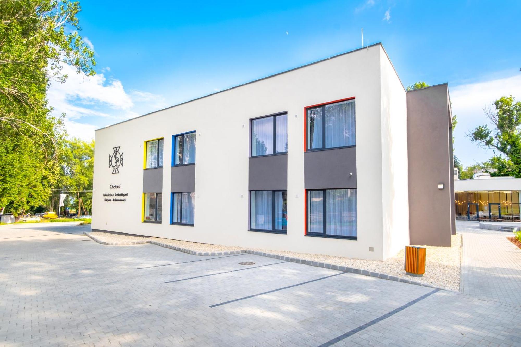 Ciszterci Rendezvenykoezpont Bed & Breakfast Balatonalmadi Luaran gambar