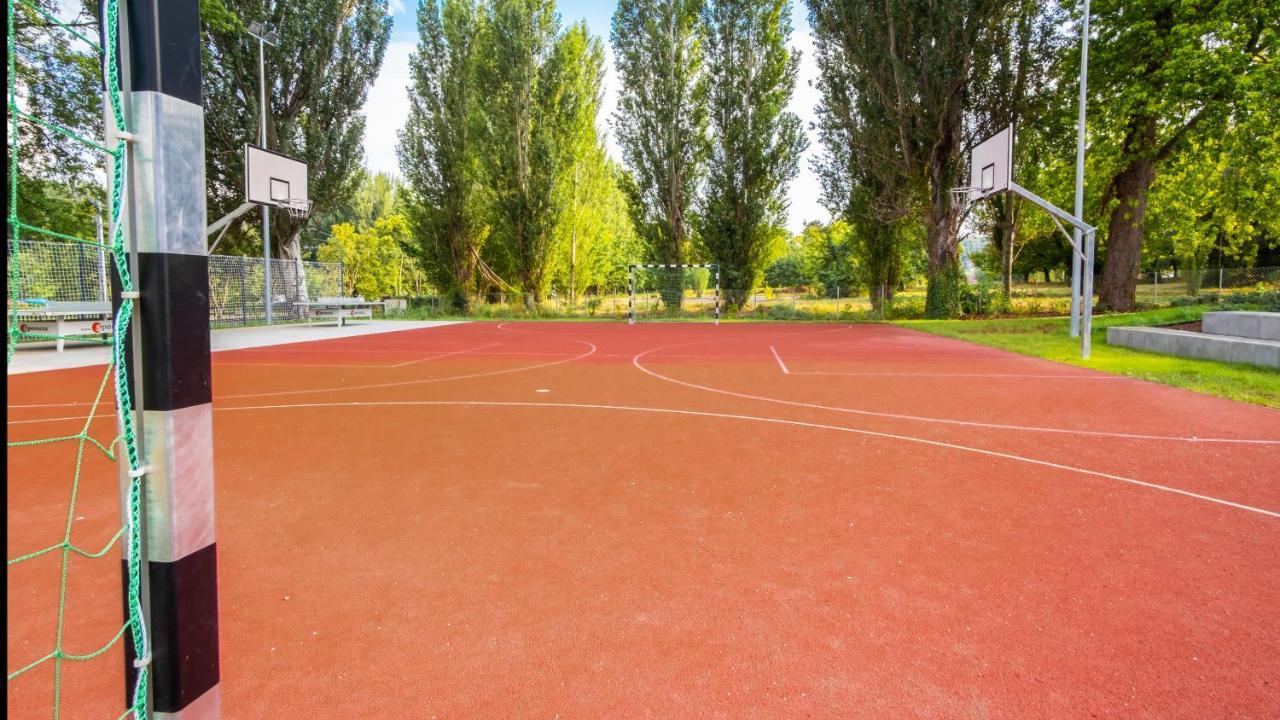 Ciszterci Rendezvenykoezpont Bed & Breakfast Balatonalmadi Luaran gambar